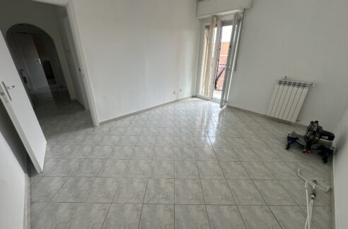 2 LOCALI CON CUCINA ABITABILE ULTIMO PIANO