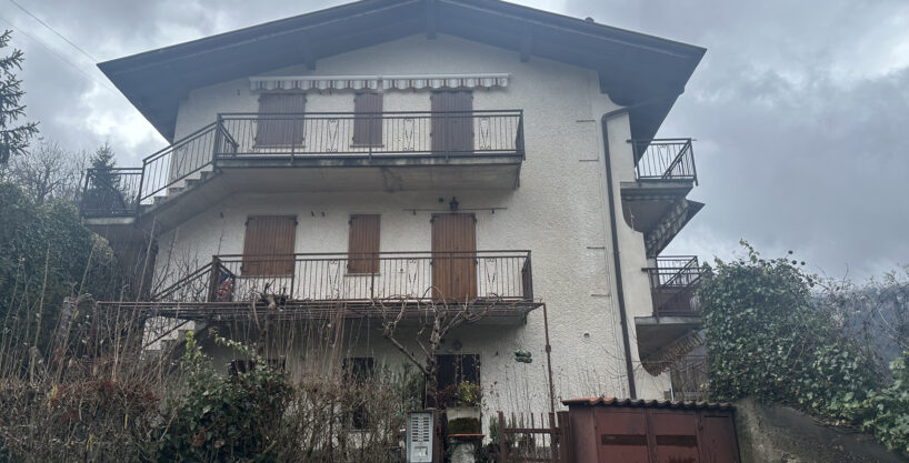 BILOCALE CON BOX IN PICCOLA PALAZZINA A RIGOSA